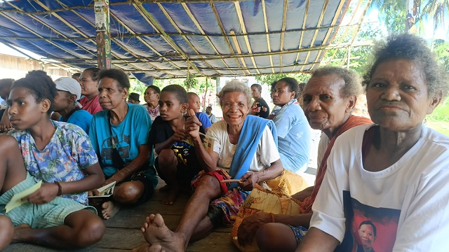 Mama mama di kampung Saliyap Nassa Sabeab, distrik Kemtuk, Kabupaten Jayapura